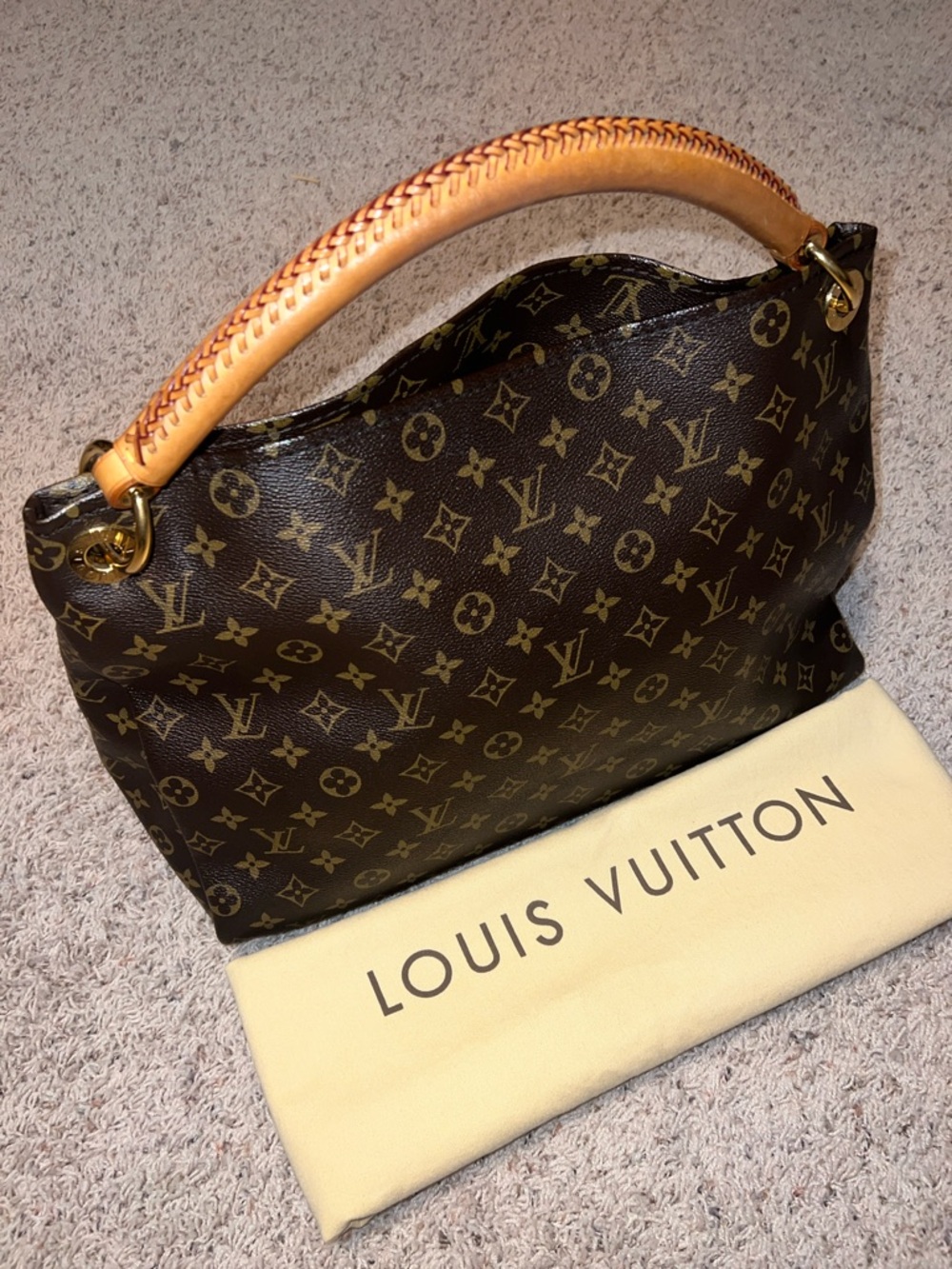 EUC Louis Vuitton Artsy - Picture 2 of 16